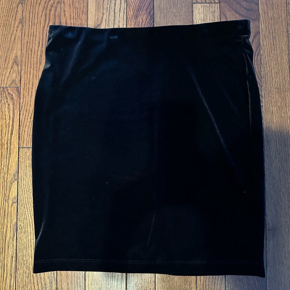 Chic Black Velvet Skirt